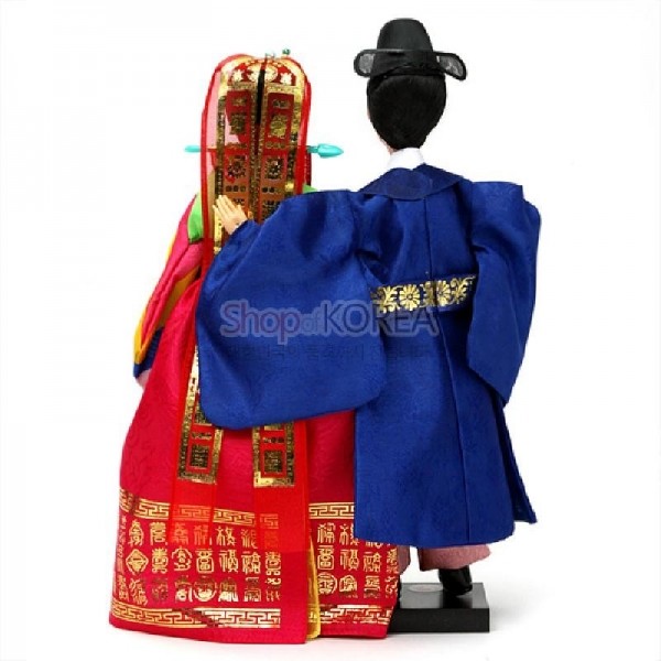 한복인형-신랑신부 - 전통의상을 입은 신랑과 신부