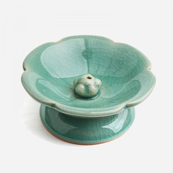 향꽂이-연잎 접시받침 - 넓은 연잎 접시모양을 한 청자 비색이 더욱 아름다운 향꽂이